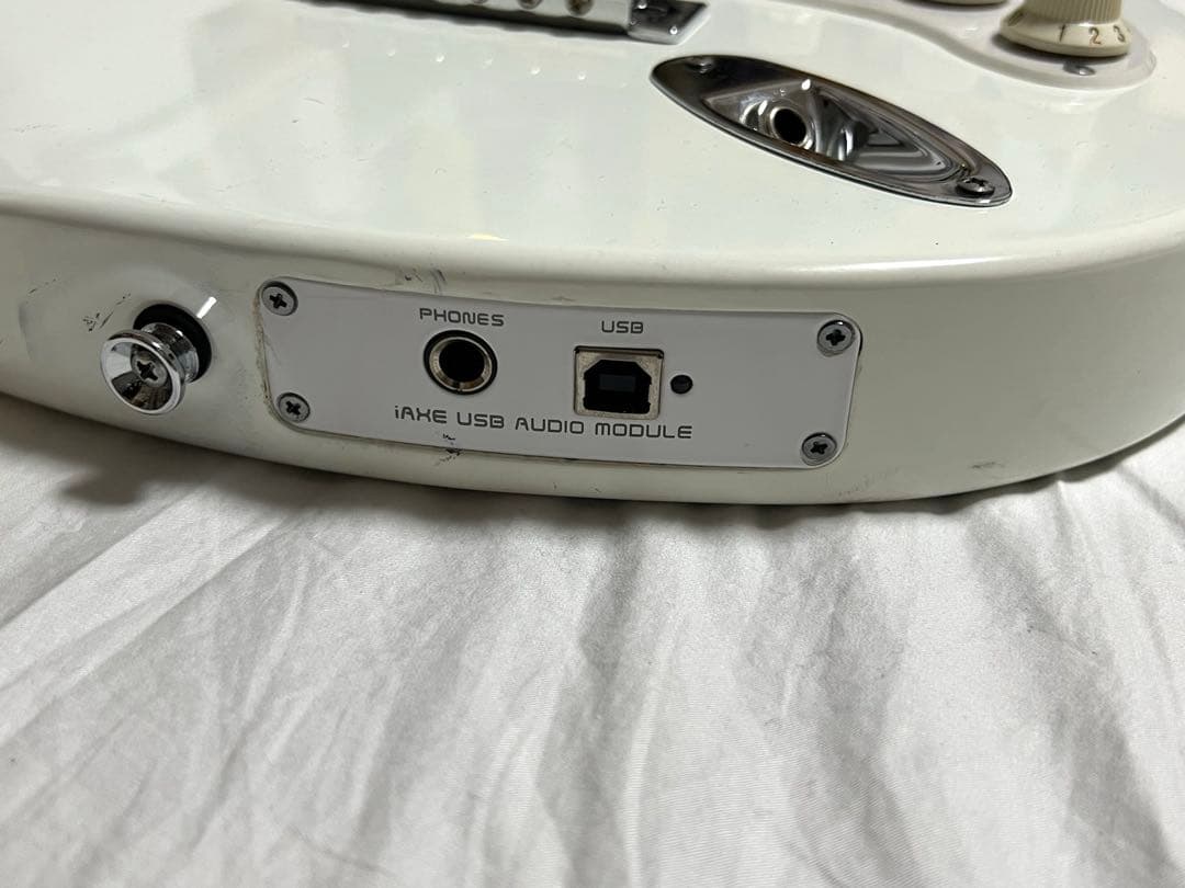 エレキギター　BEHRINGER iAXE393