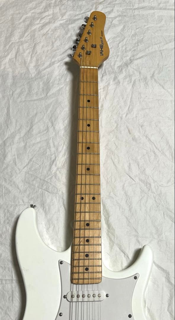 エレキギター　BEHRINGER iAXE393