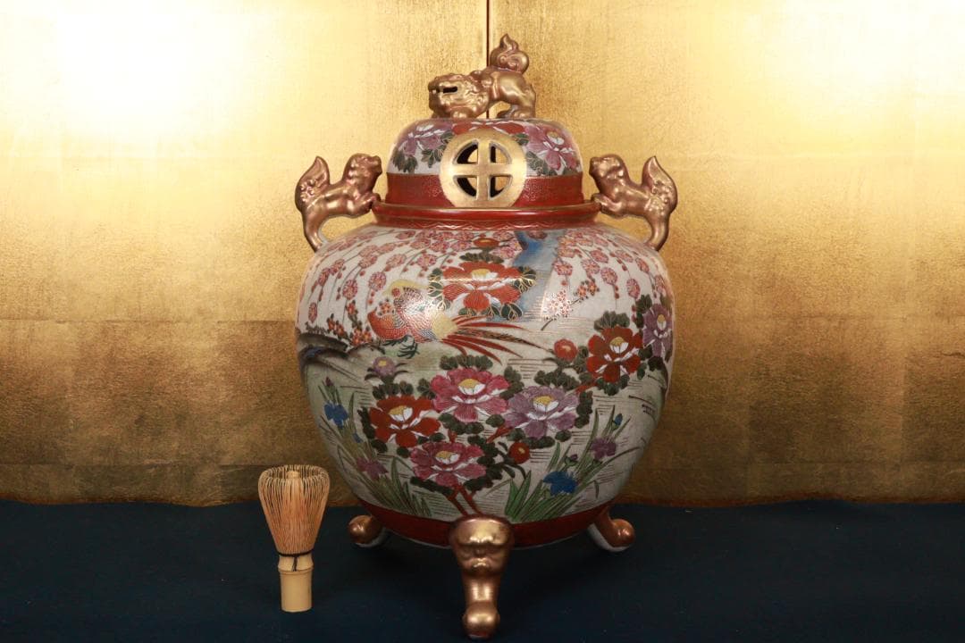 薩摩焼　勇仙作　色絵金彩花鳥図獅子耳　大香炉　高さ45cm BE941
