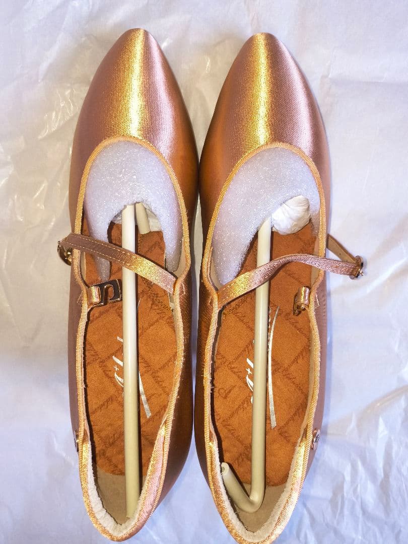 ゴールド サテン ストラップ付きダンスシューズ