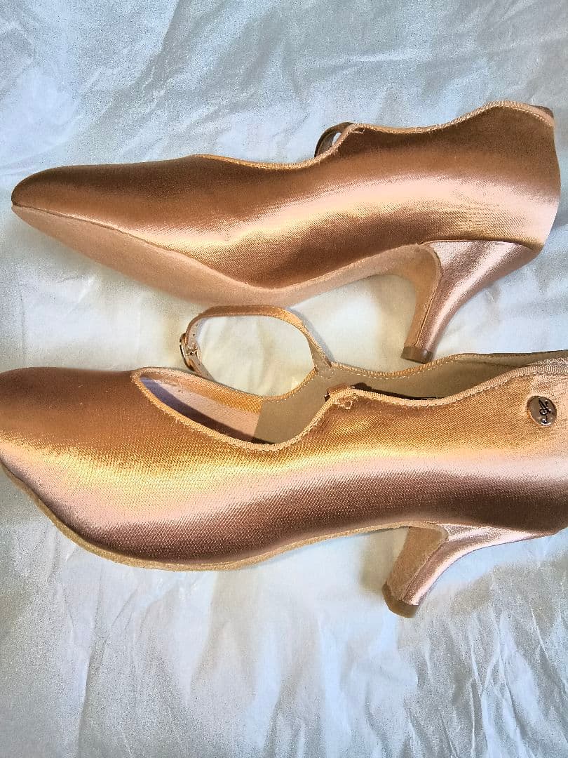 ゴールド サテン ストラップ付きダンスシューズ