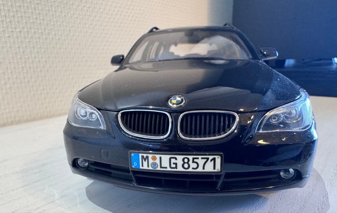  5シリーズ ツーリング ミニカー ブラック