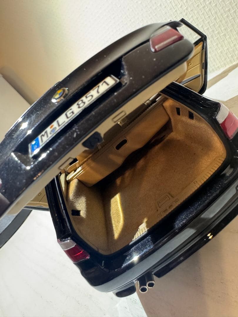  5シリーズ ツーリング ミニカー ブラック