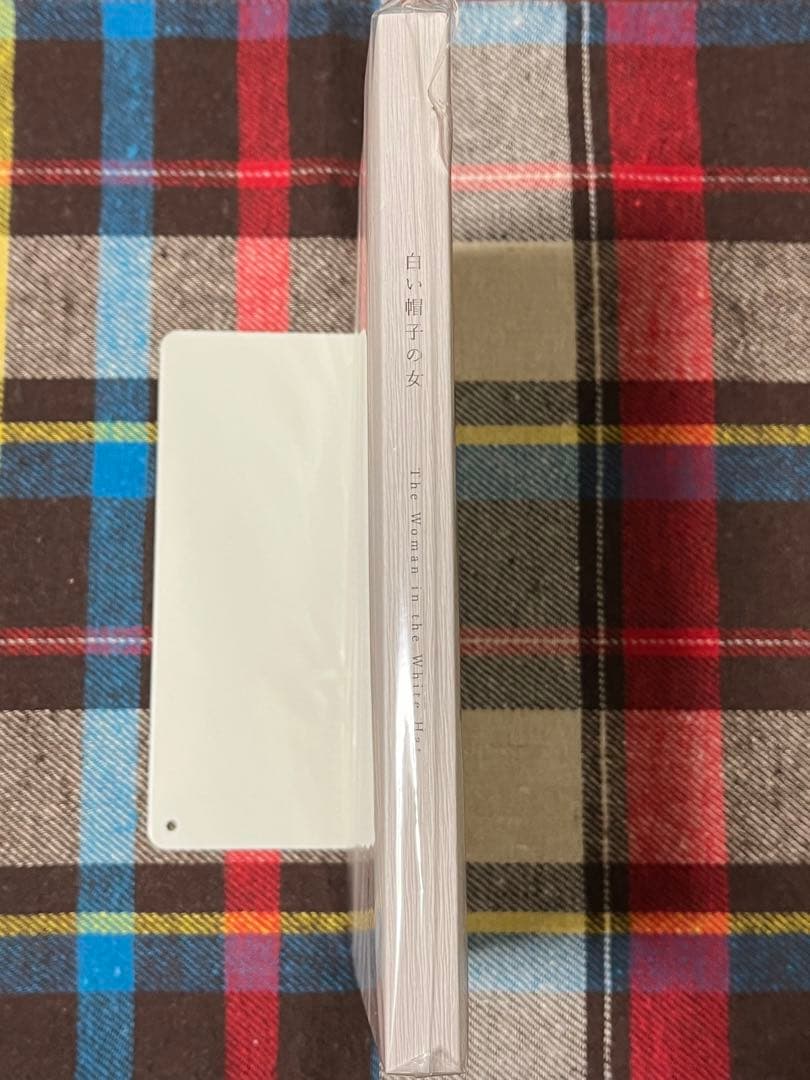 innocent grey 白い帽子の女