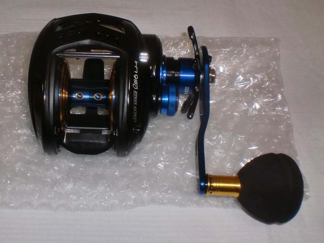 アブガルシア　ソルティーステージレボ　ＬＪ－４（Revo LJ-4）【右巻】新品