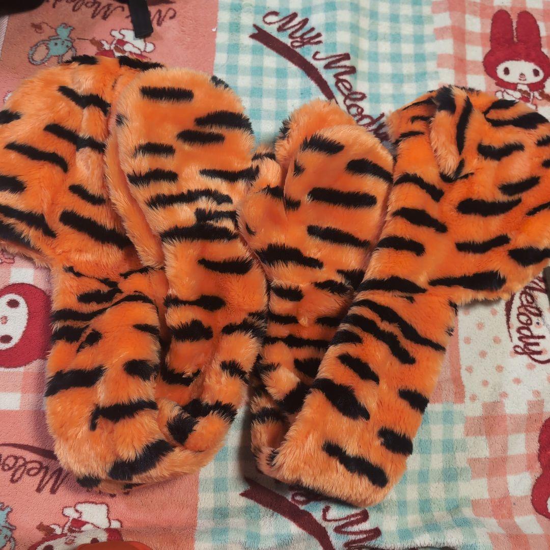 ディズニーリゾート　ティガー　マフラーキャップ　ファンキャップ　豹柄 プーさん