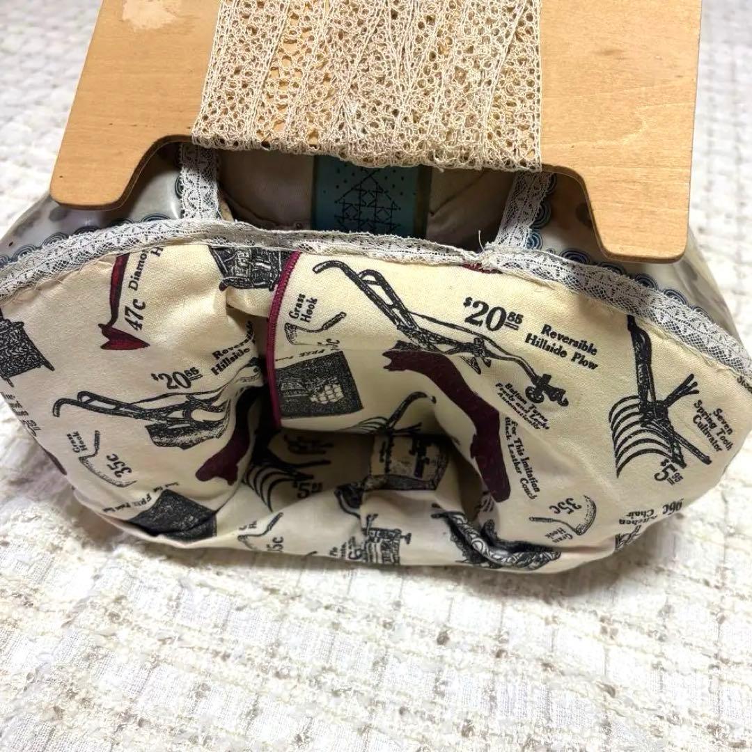 ボビンレース　ローラーピロー　クッサン　レース・木製ボビン付き　アンティーク