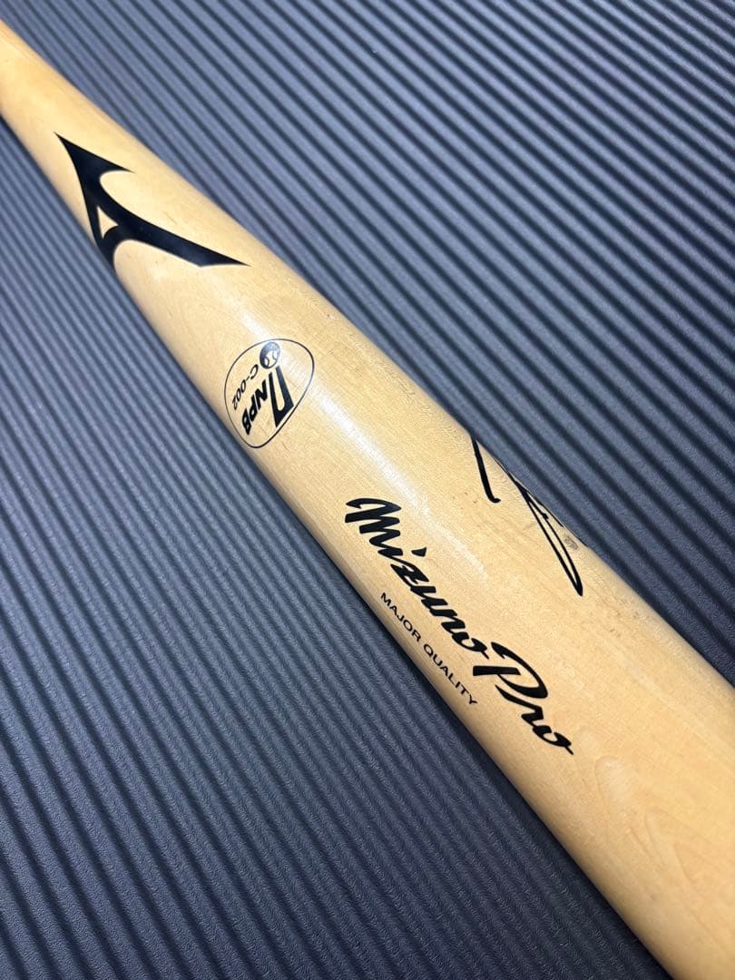 西川龍馬　実使用サイン入りNPB公認バット