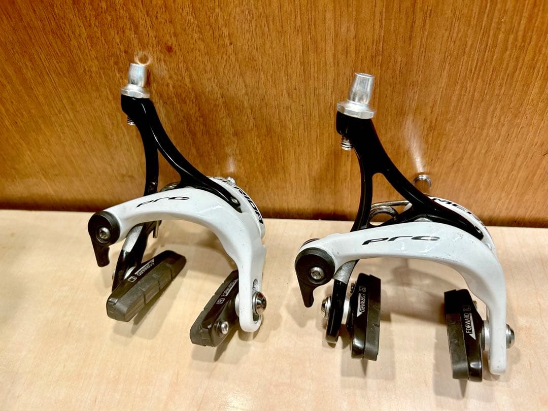 【貴重な白×黒キャリパーブレーキ】MERIDA品ドレスアップ用★カッコいいです！