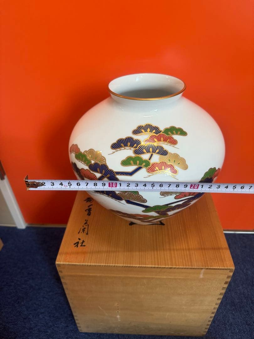 1801 香蘭社　金彩松絵　花瓶　未使用