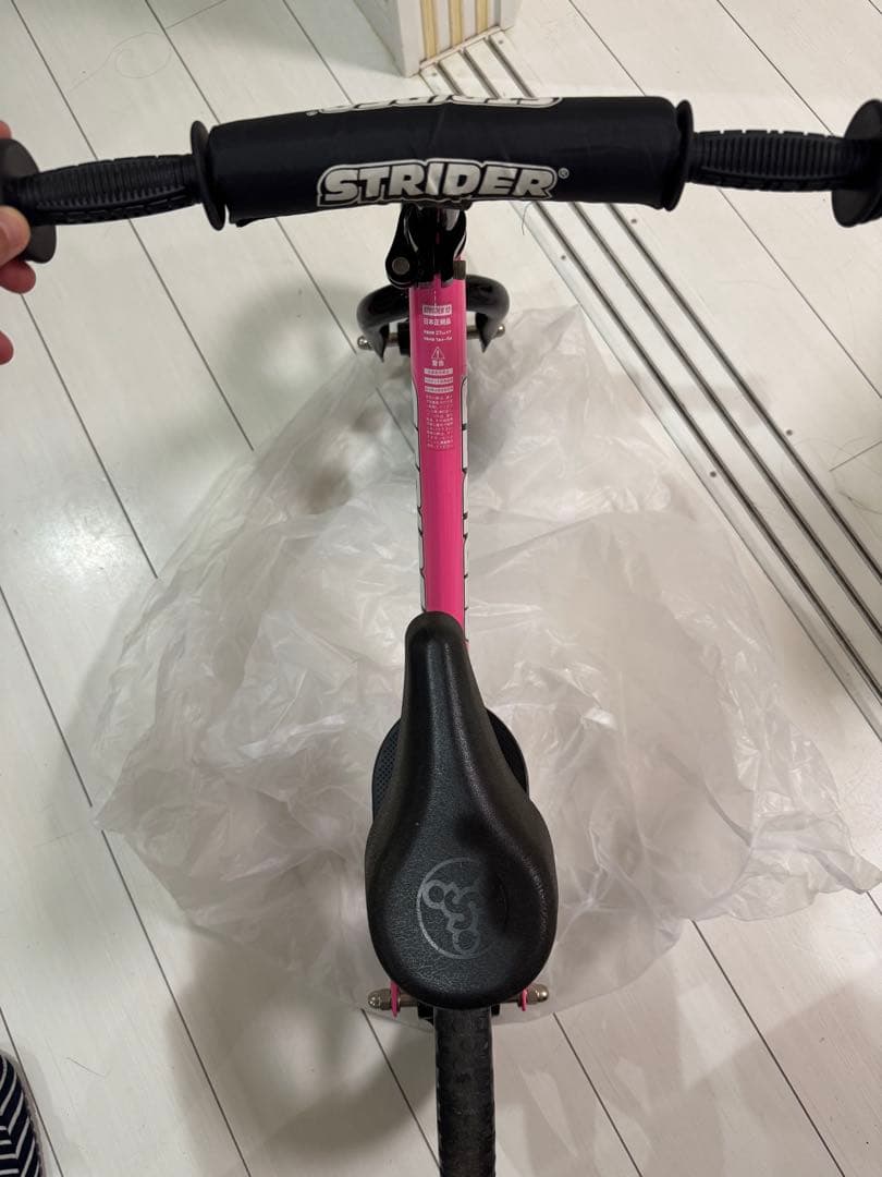 美品　STRIDER クラシック　バランスバイク 12インチ ピンク