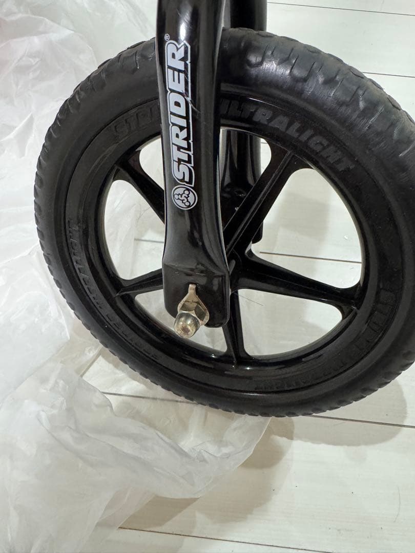 美品　STRIDER クラシック　バランスバイク 12インチ ピンク