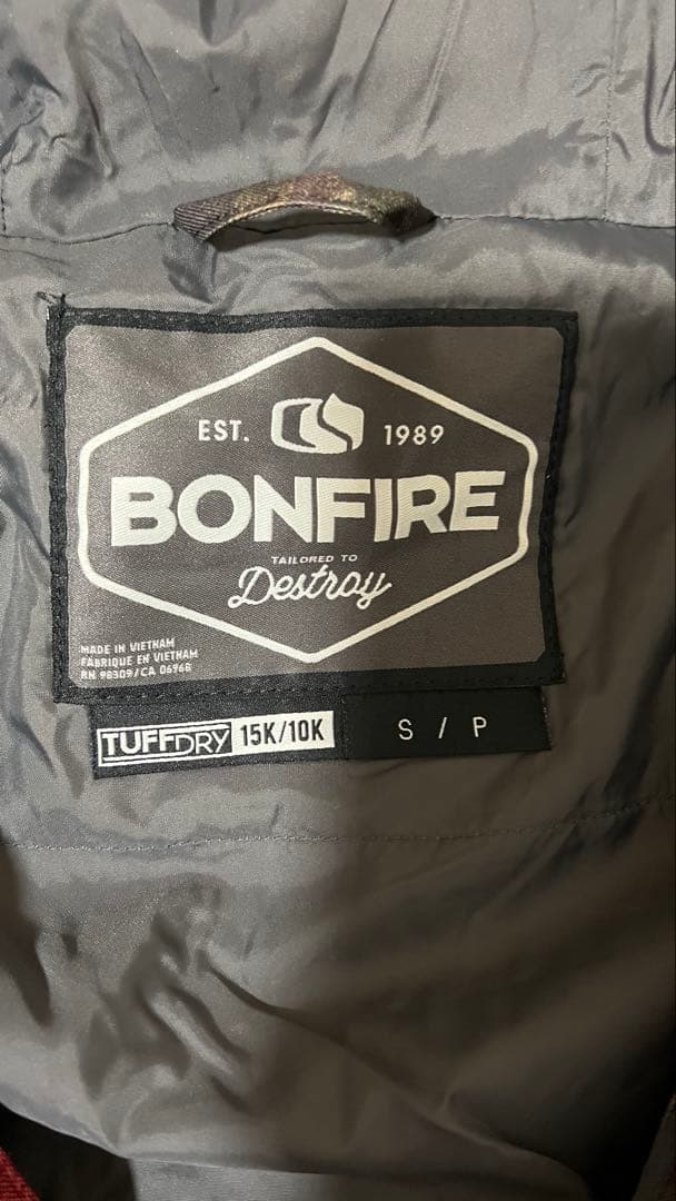 BONFIRE スノーボードジャケット ボルドー/カモフラージュ