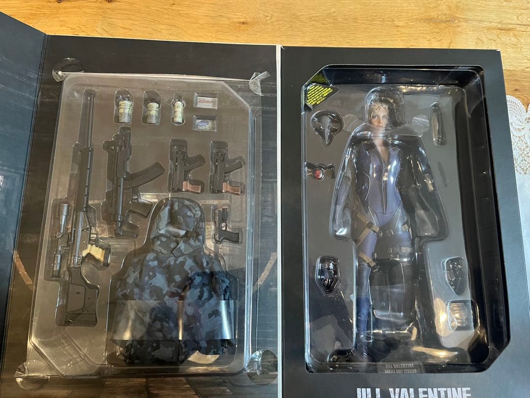 ホットトイズ　バイオハザード5 ジル・バレンタイン バトルスーツ版 フィギュア