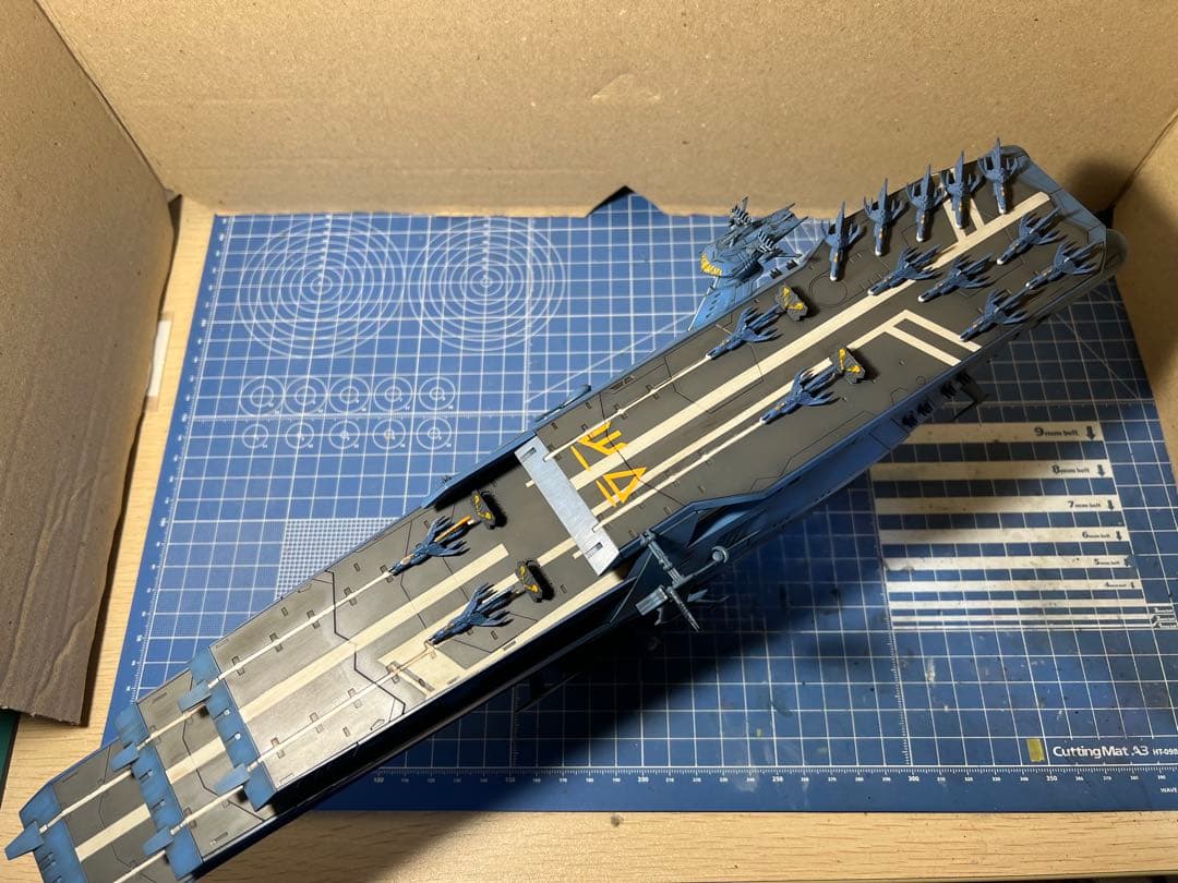 1/1000 ガイペロン級多層式航宙母艦＜シュデルグ＞ 完成品