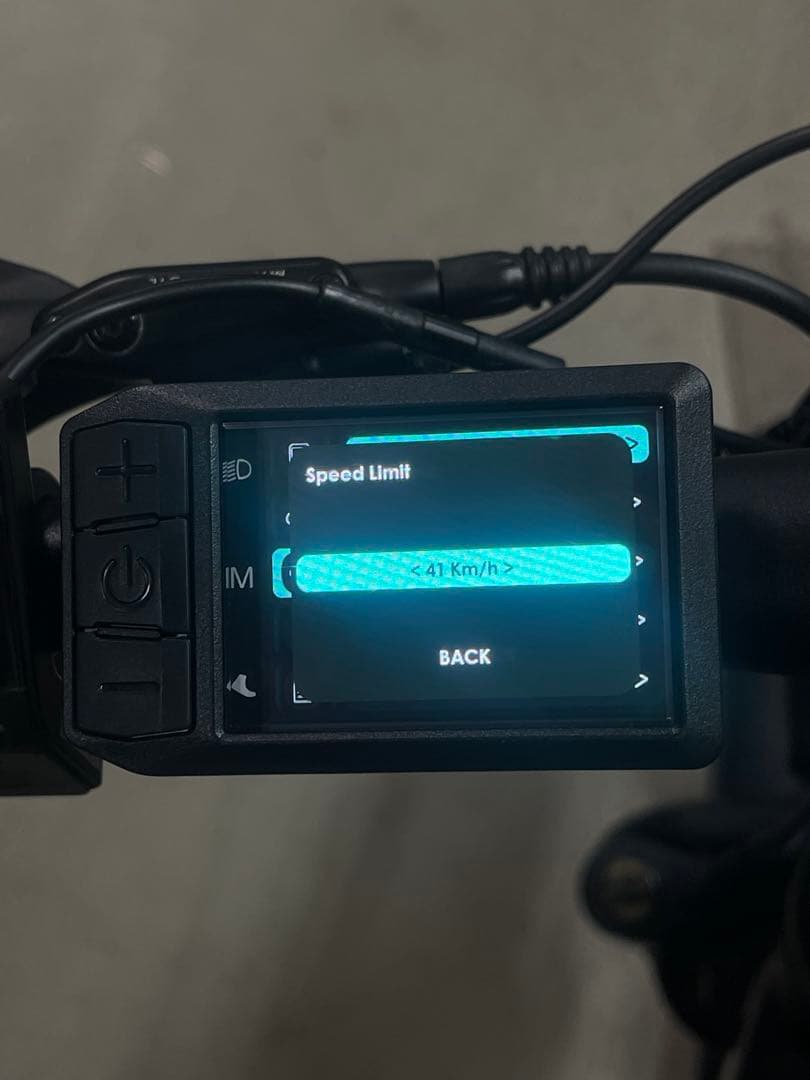 ￼MATE-X city 1.0用 大型カラー ディスプレイ 41km