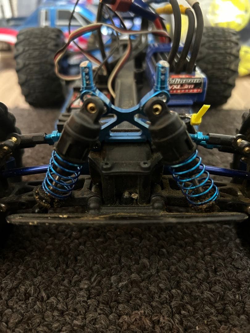 フルカスタム　アソシエイテッド　rc18mt モンスタートラック　スペアパーツ付