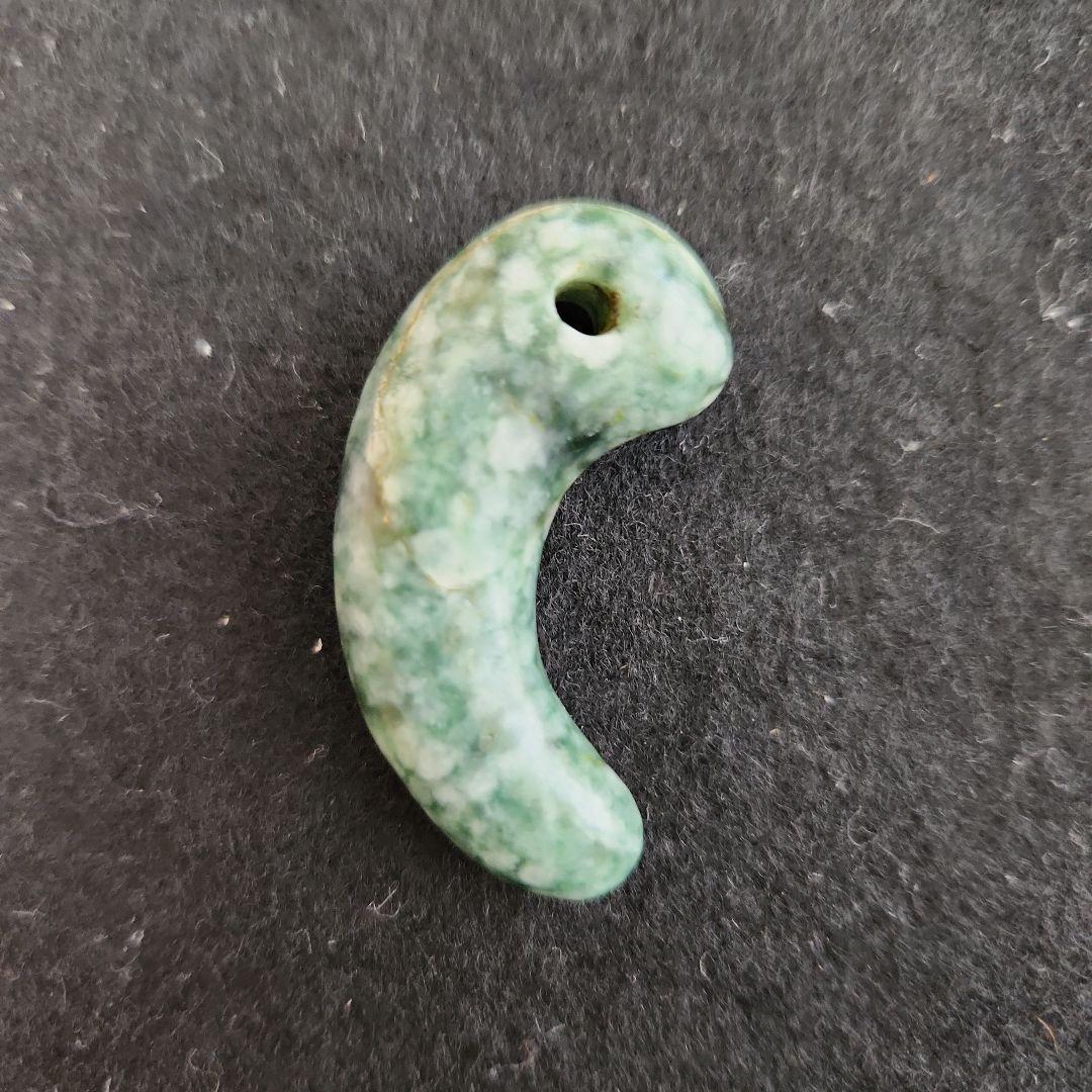 勾玉‥弥生～古墳時代の翡翠製勾玉