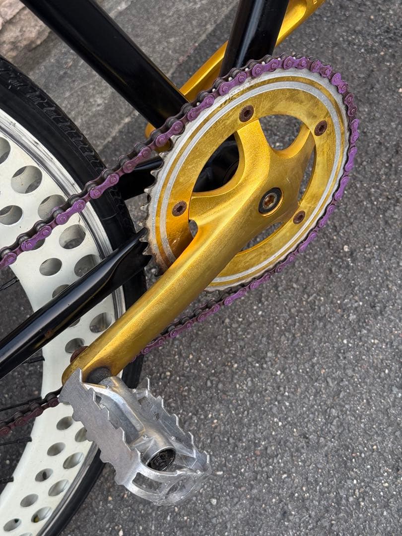 カスタム ピストバイク ドリルドエアロリム × ホワイトウォールタイヤ 自転車