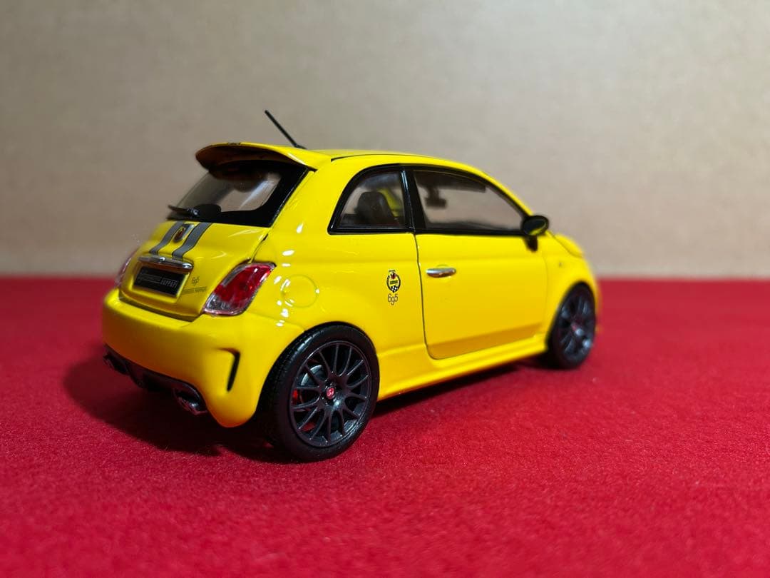 【超超レア】　ブラーゴ　1/24 アバルト 500 トリブート　フェラーリ