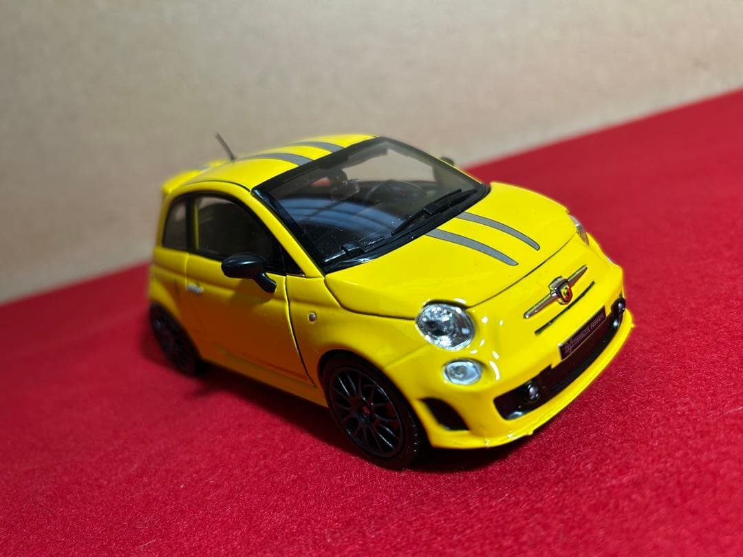 【超超レア】　ブラーゴ　1/24 アバルト 500 トリブート　フェラーリ