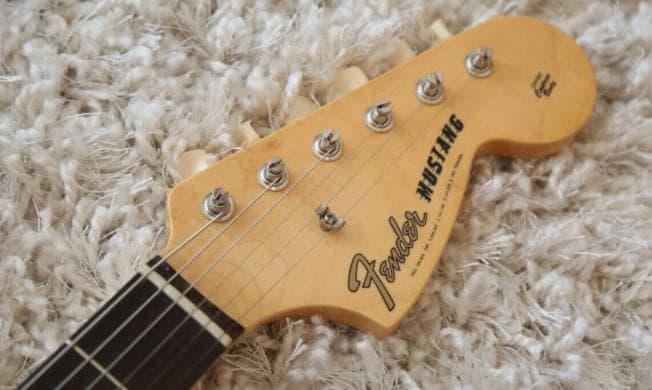Fender Japan 60s Mustang ほぼ新品
