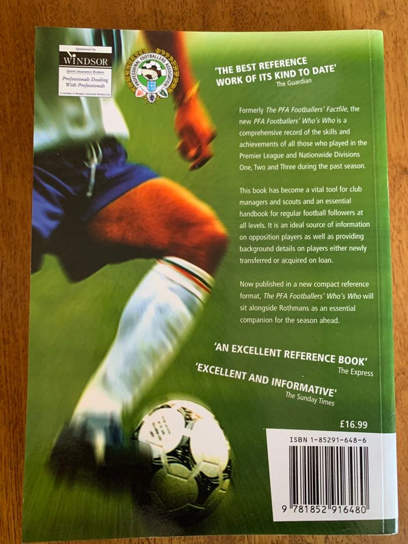 初版第一刷PFA(英国プロフットボール選手協会)発行 選手名鑑2002/2003