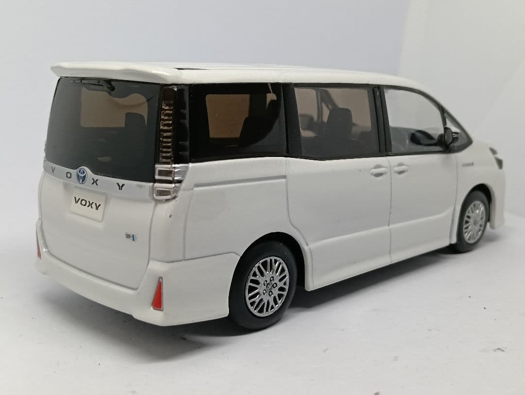 トヨタ　ヴォクシー　カラーサンプル　ミニカー　1/30　色見本　ホワイト　白