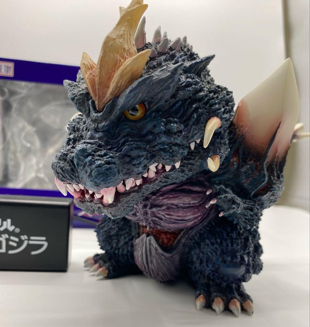デフォリアル　スペースゴジラ LEDライト付き 限定版