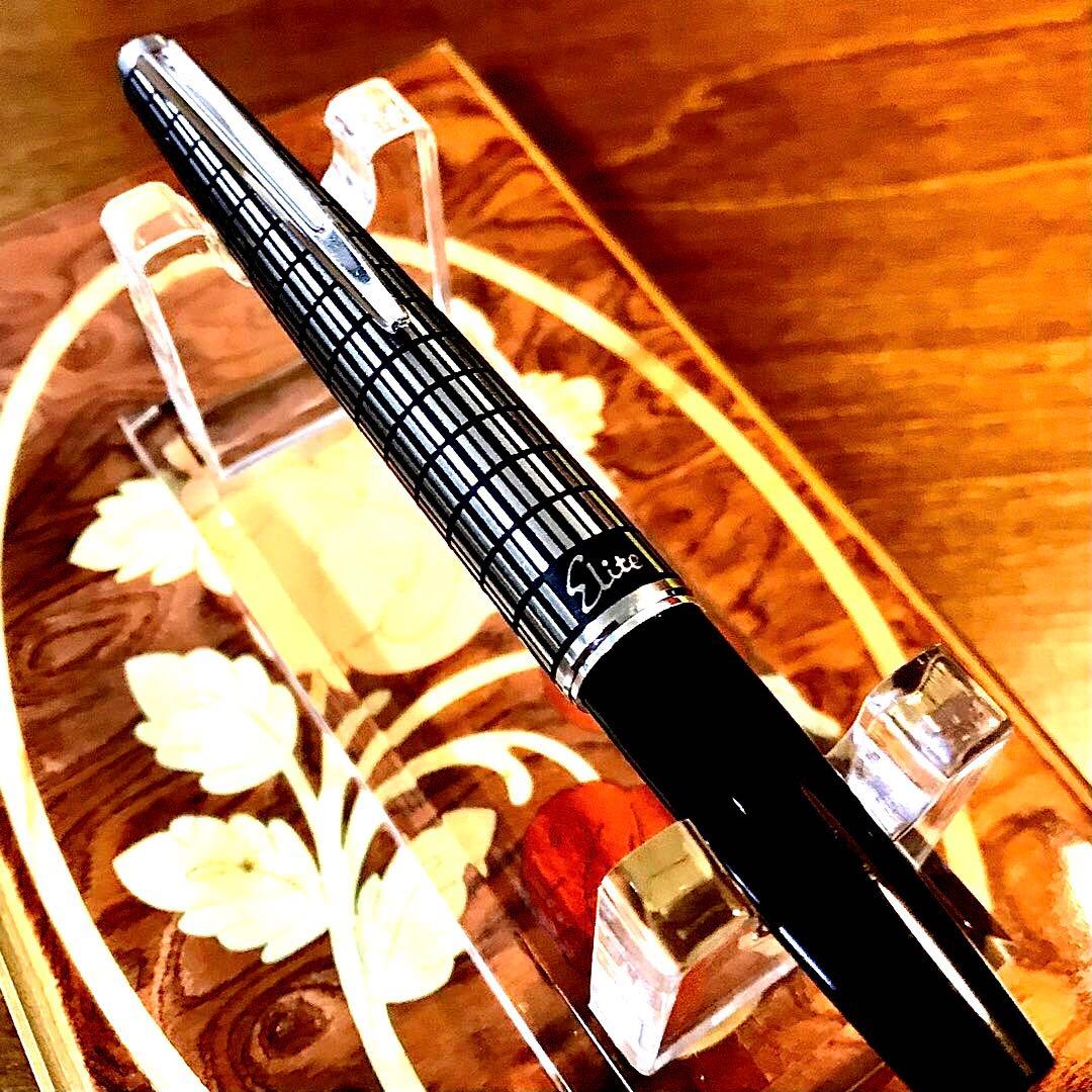 ☆超お勧め☆書き味抜群☆美しいパイロット万年筆エリート格子柄(M)シルバー