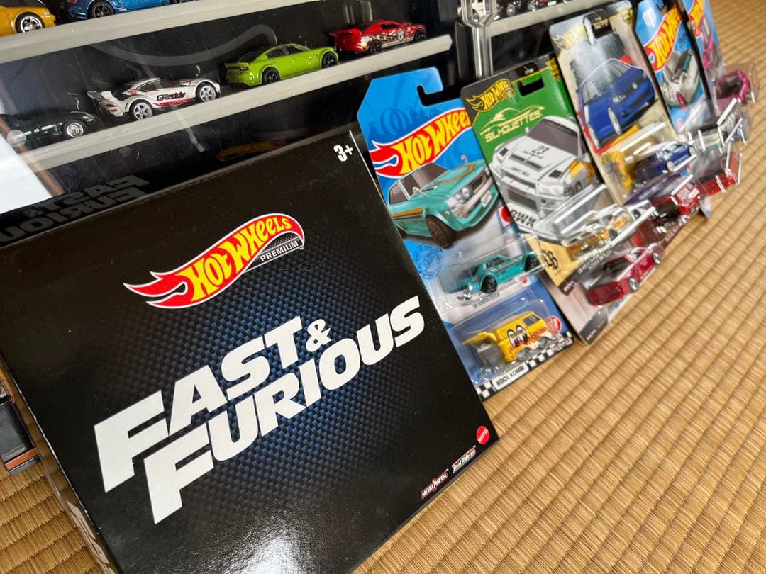 ホットウィール 48個とディスプレイ付き