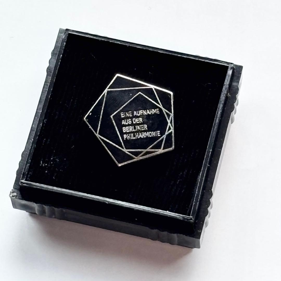 カラヤン　ベートーヴェン交響曲全集　発売記念　ピンバッジ　1977年　2個セット