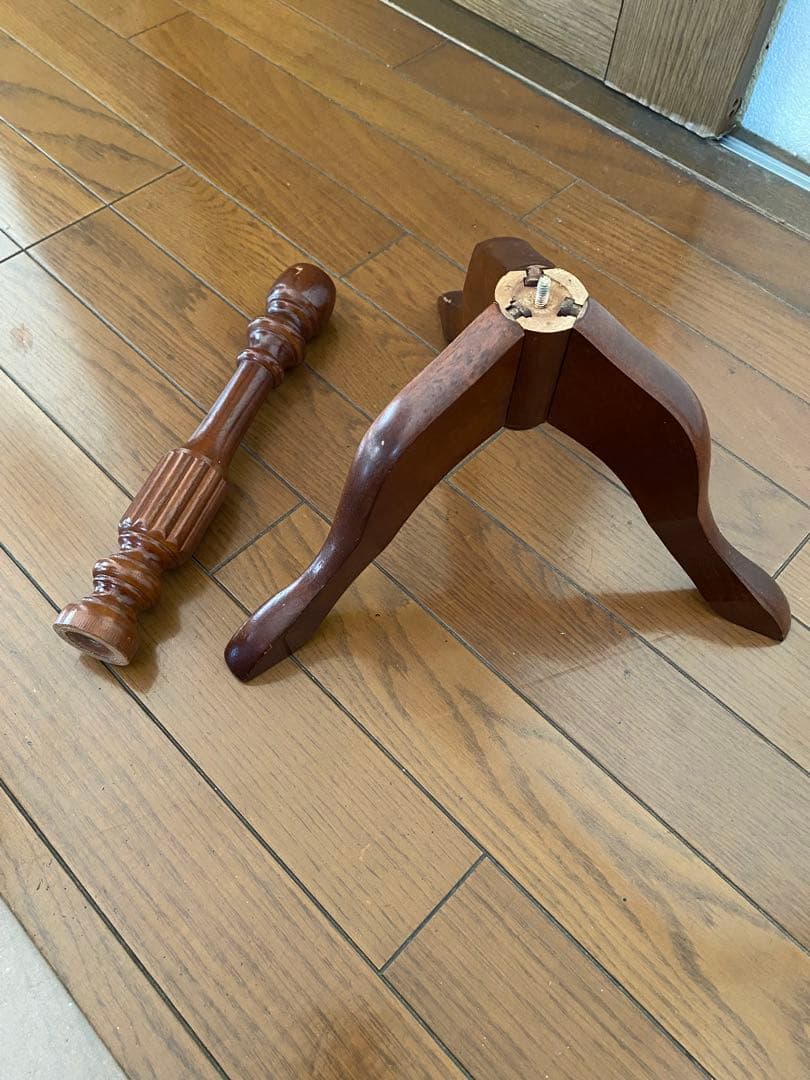 八角形の木製テーブル