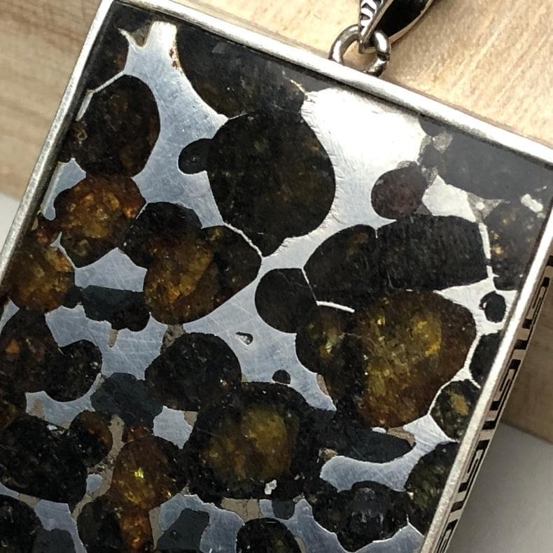 と*ん様 パラサイト隕石 　ペンダント　石鉄隕石　セリコ隕石 925銀　重さ約3