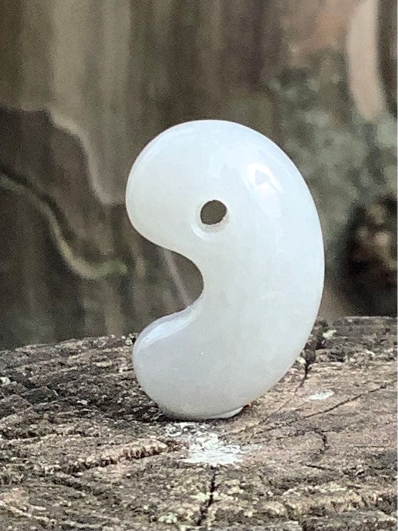 ✳極上‼️ お守りに　糸魚川翡翠勾玉アイスジェイド高額材料使用　鑑別書取得の極上品