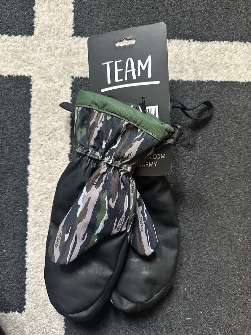 SALMON ARMS サーモンアームズ TEAM MITT 25-26