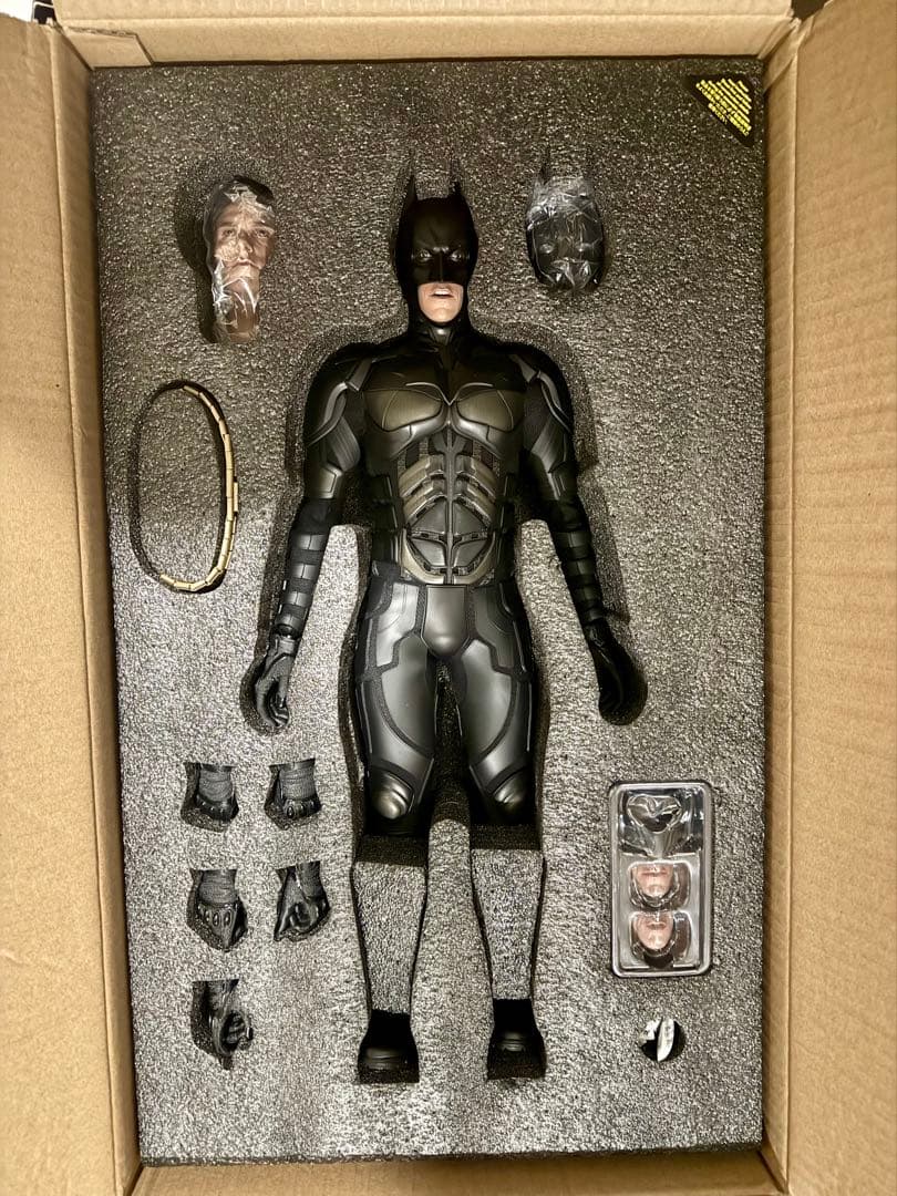 ホットトイズ『ダークナイト・トリロジー』 １／４スケールフィギュア　バットマン