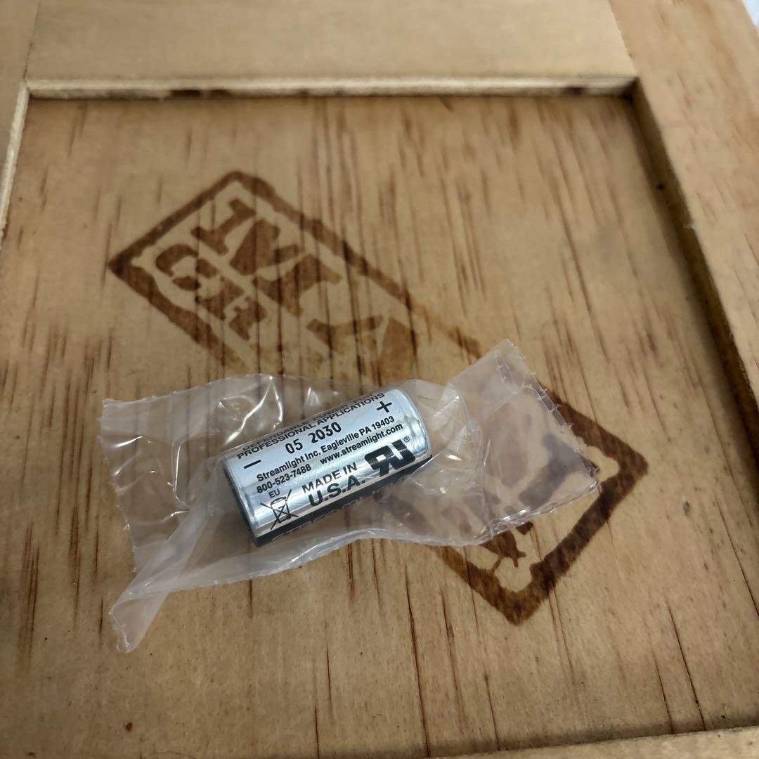 新品　米軍実物STREAMLIGHT SIDEWINDER COMPACT II