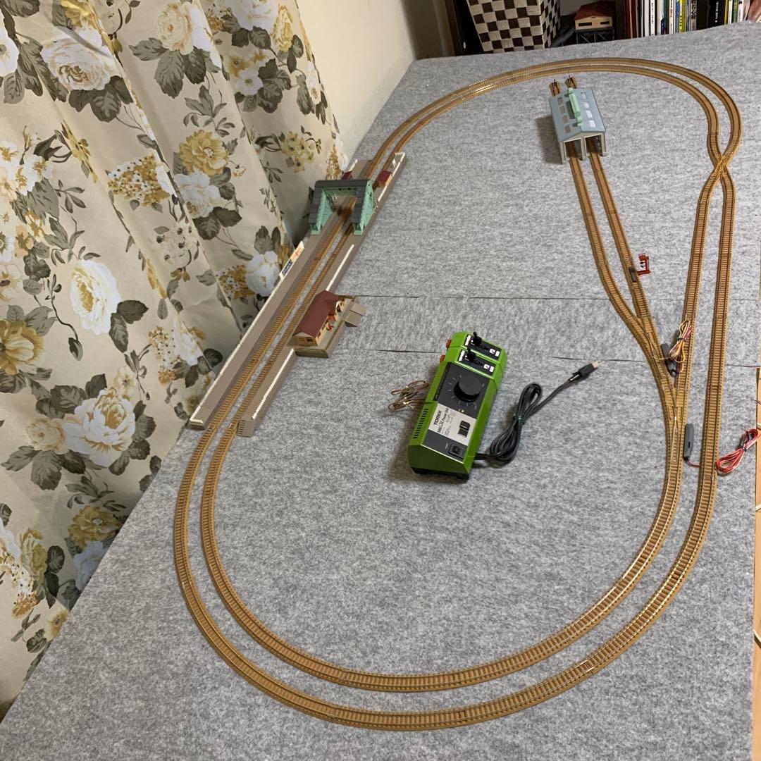 Nゲージ　トミックス製　跨線橋と機関庫のある複線ローカルレイアウトセット！