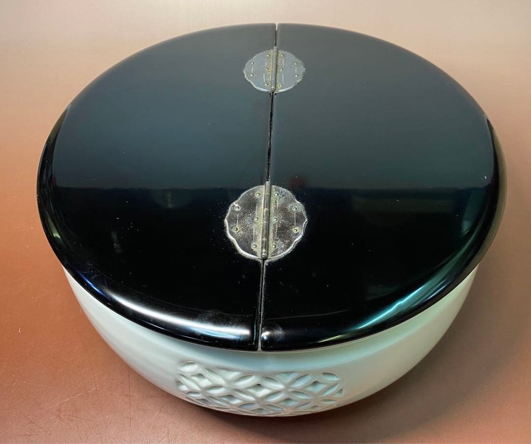 【茶道具】加藤藤城造　白磁七宝透平水指（共箱）