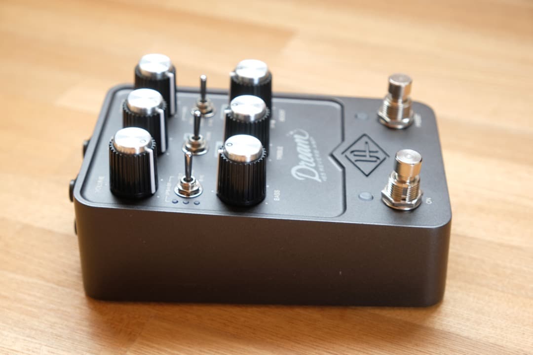 ギター UNIVERSAL AUDIO DREAM 65