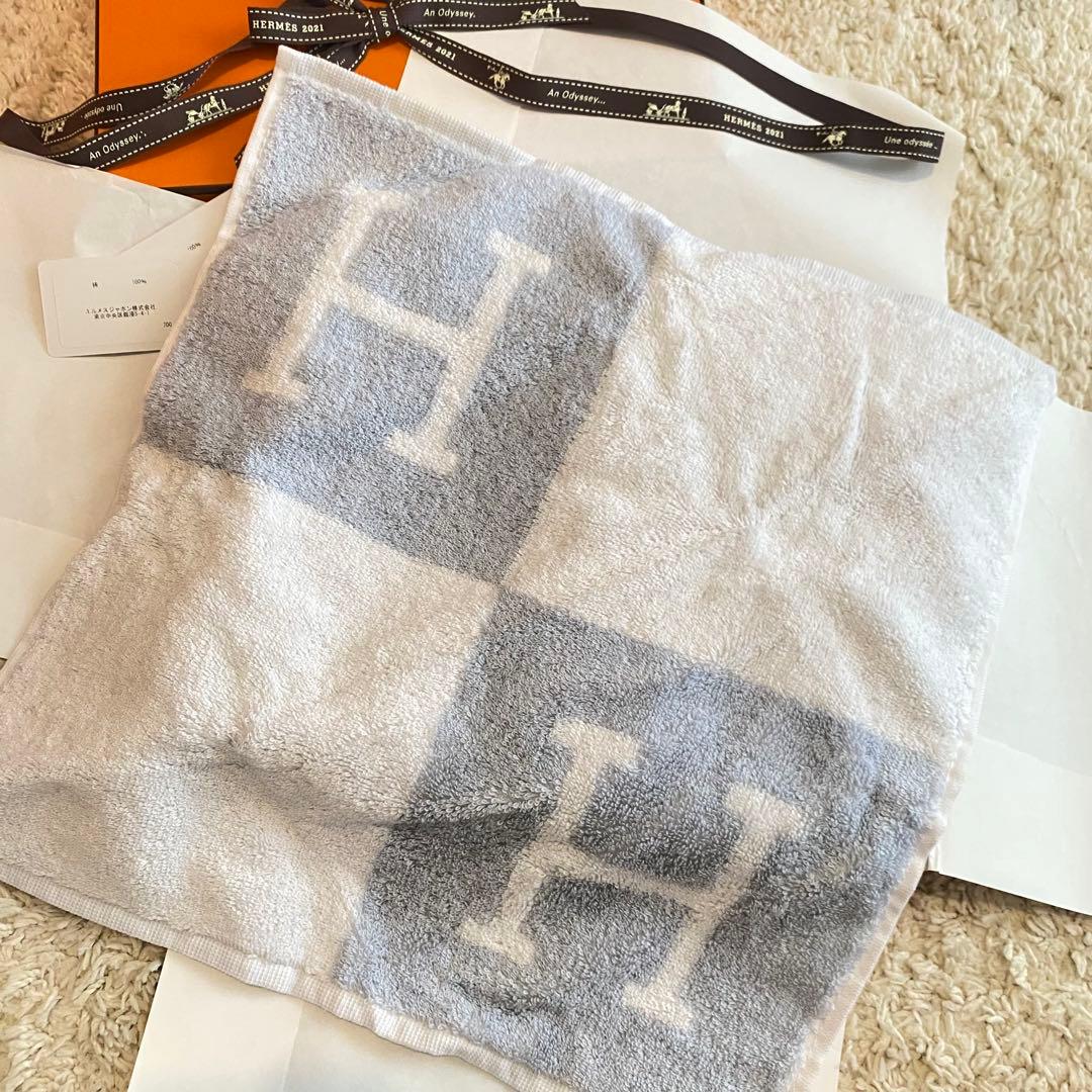 HERMES タオルセット カレ 《アヴァロン》 ゲストタオル《ステアーズ》