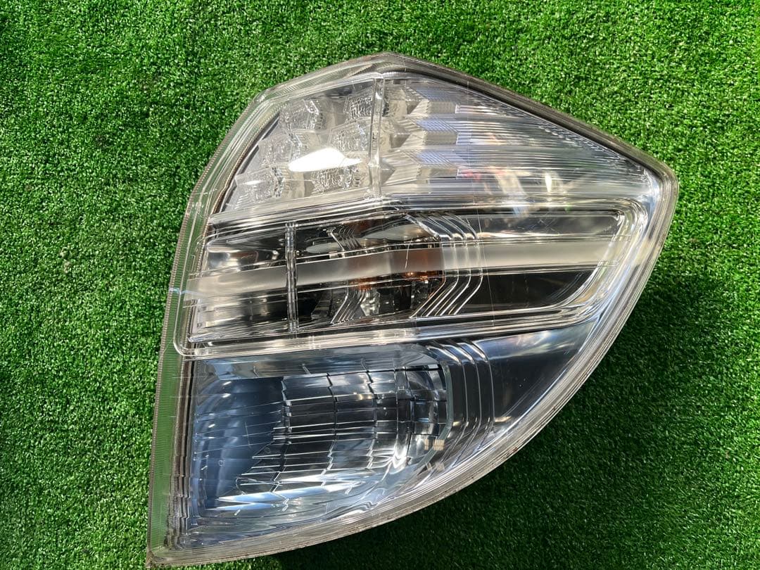 GP1 フィット　左右テールランプ　クリアレンズ