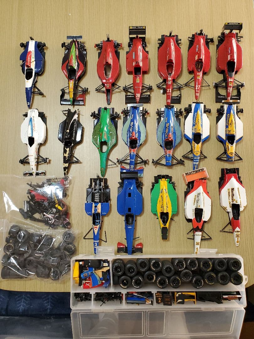 1/24スケール、F-1プラモデル組み立て済みジャンク多数