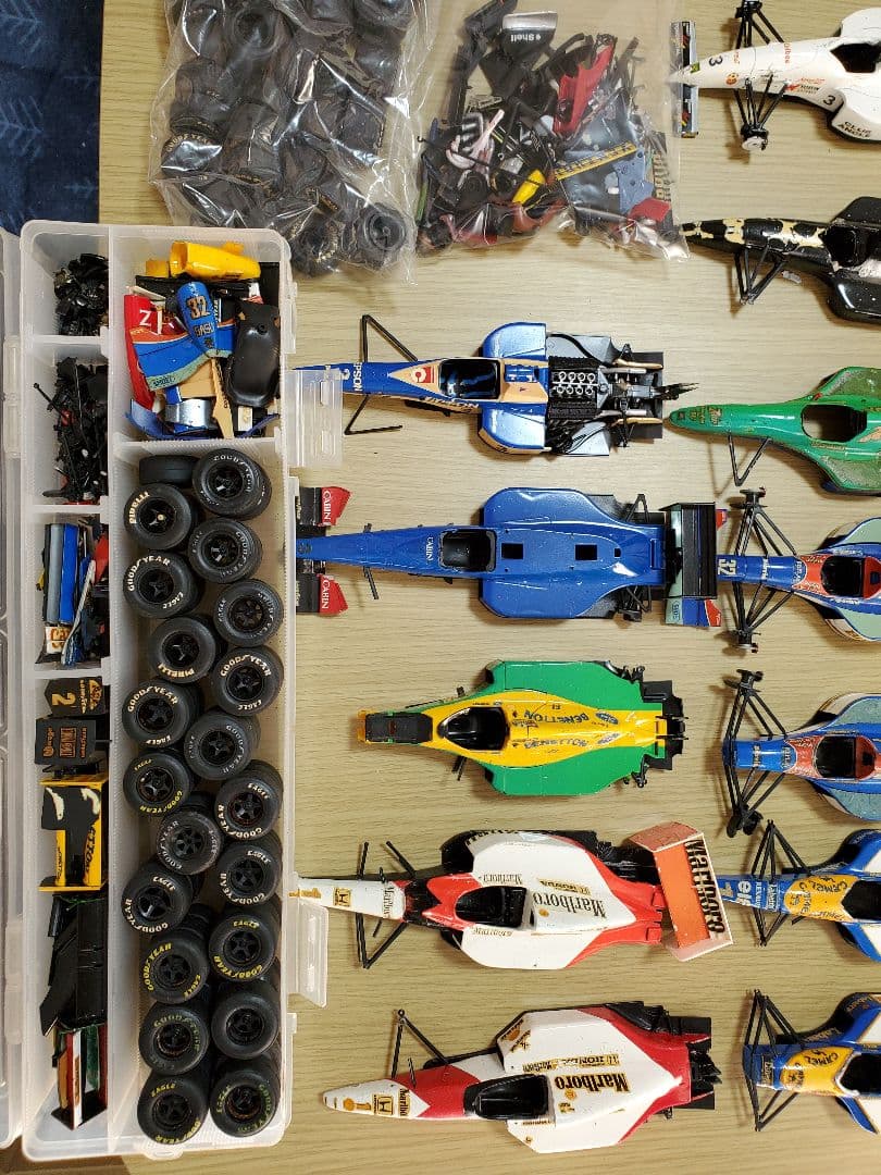 1/24スケール、F-1プラモデル組み立て済みジャンク多数