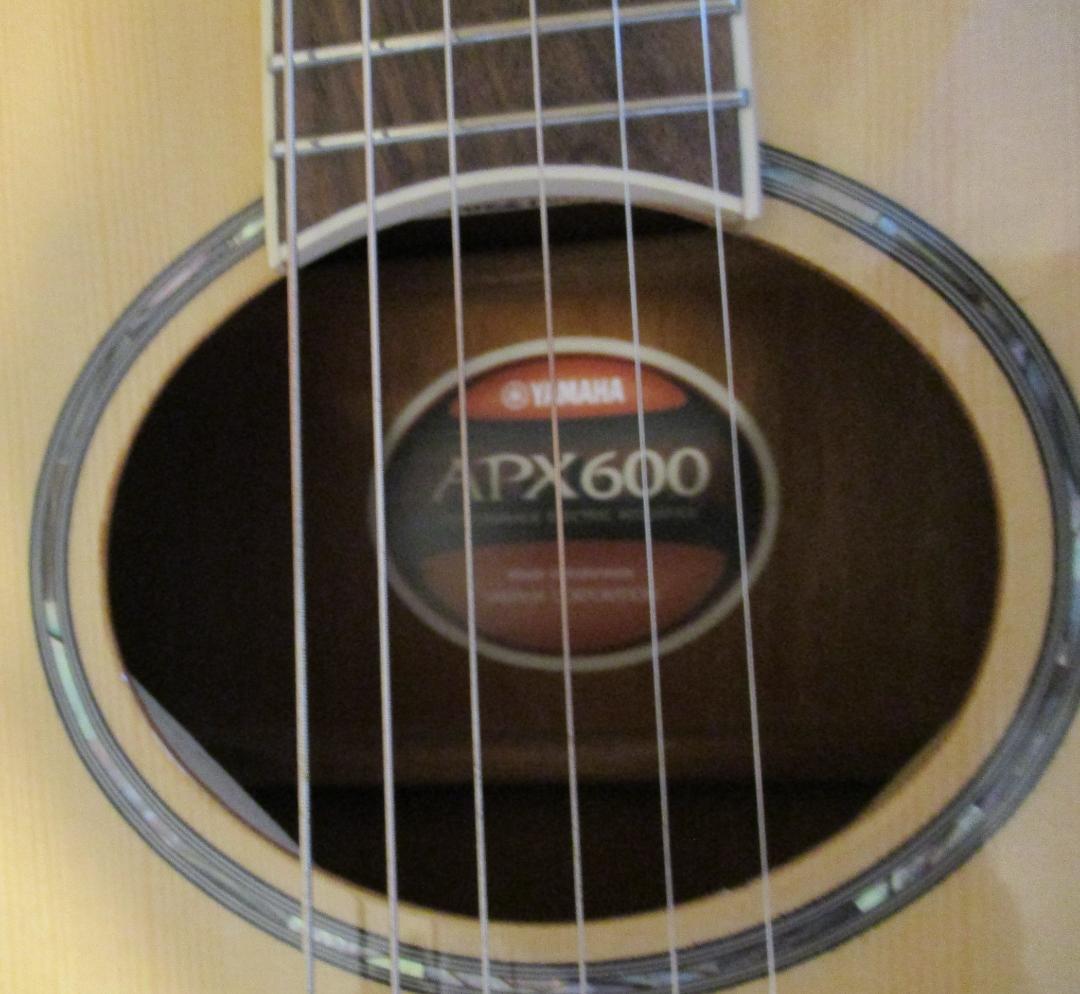 美品.ヤマハエレアコギターAPX600