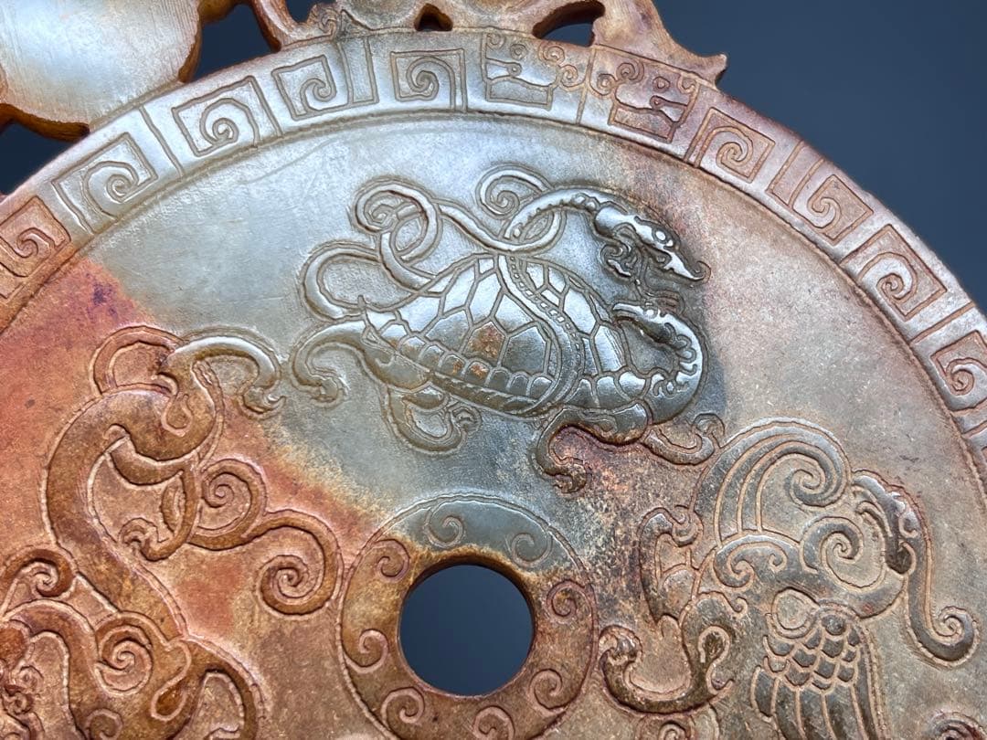 中国古美術　大型玉璧　賞物　旧蔵　置物　高古玉　本玉　雷紋四神獣　両面彫　箱付き