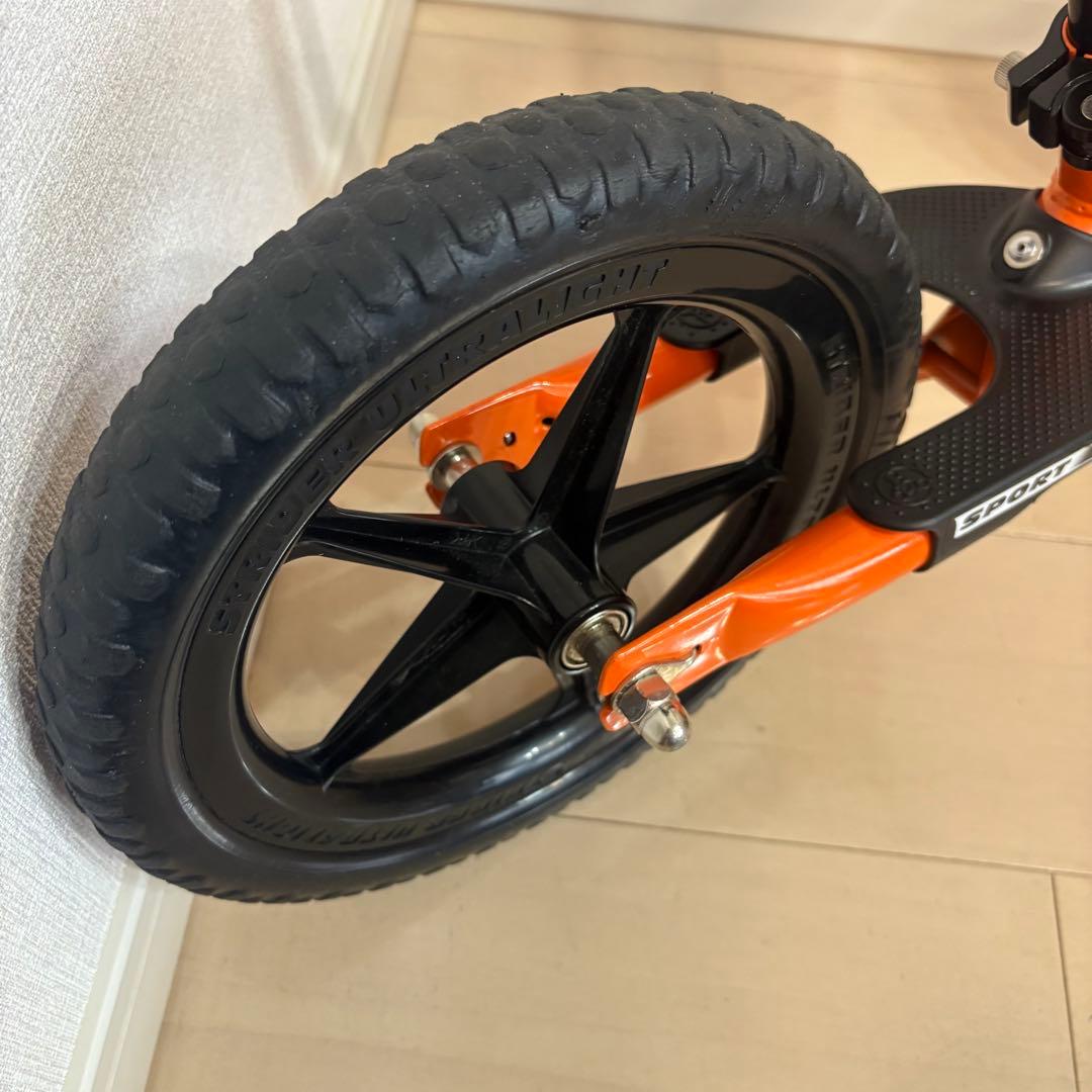 【美品】STRIDER 12スポーツ バランスバイク+プロテクター+専用バッグ