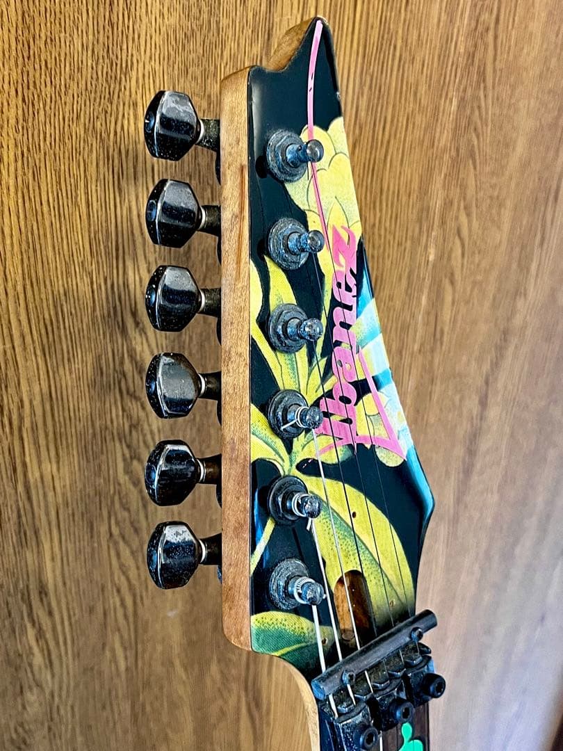 Ibanez JEM77 Floral Pattern初期スティーヴヴァイモデル