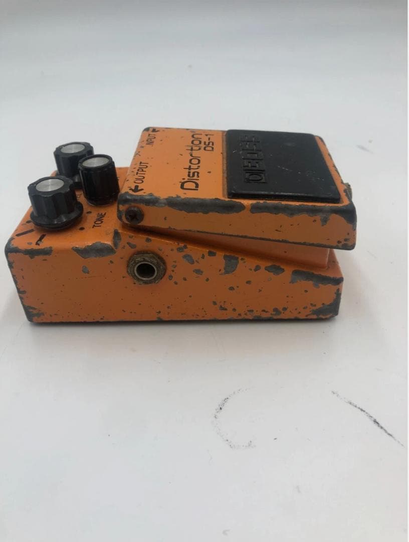 BOSS DS-1 ディストーションペダル 銀ネジ スタンプシリアル
